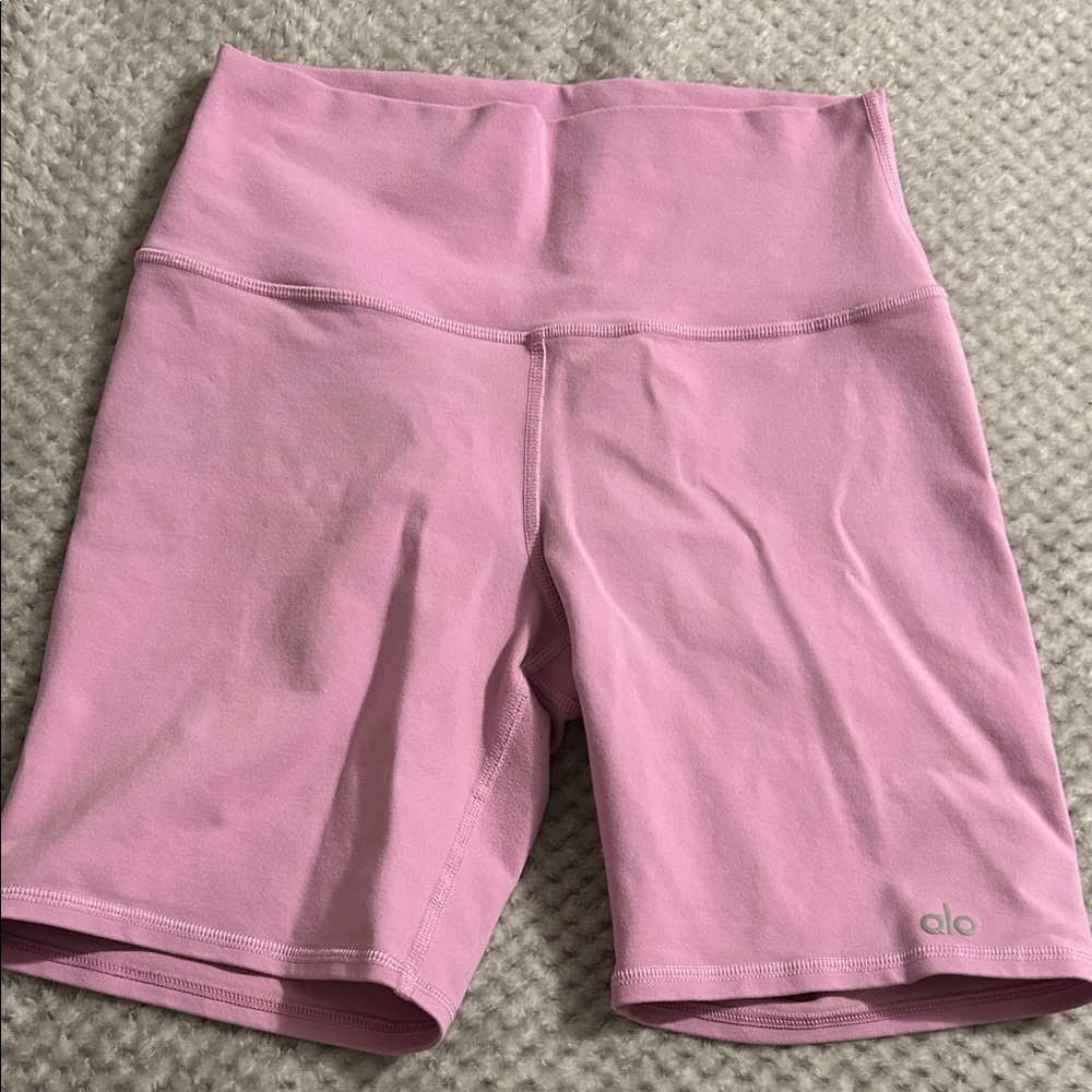 ALO Yoga Mauve Shorts and Top Set - Picture 8 of 12